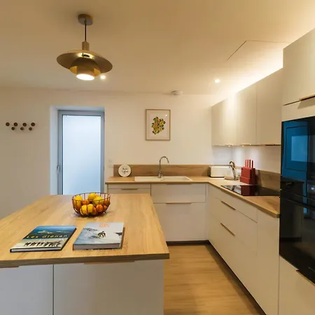 Romance & Evasion - Centre - - Balneo Apartment *