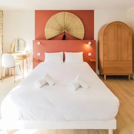 Romance & Evasion - Centre - - Balneo Apartment *